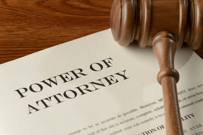 ¿Se Puede Retirar Dinero Después del Fallecimiento con un Poder Notarial en Florida?